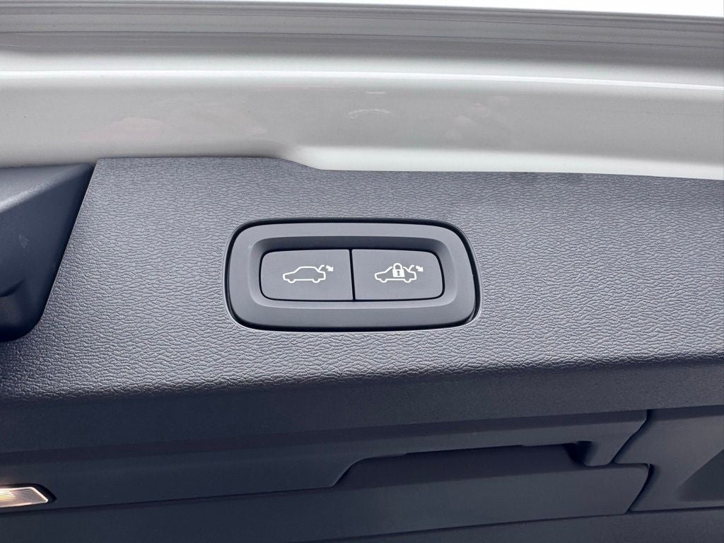 2022 Volvo V60 Cross Country T5