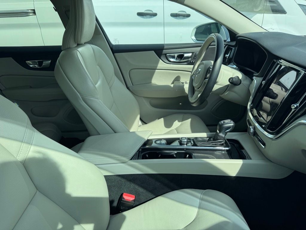 2022 Volvo V60 Cross Country T5