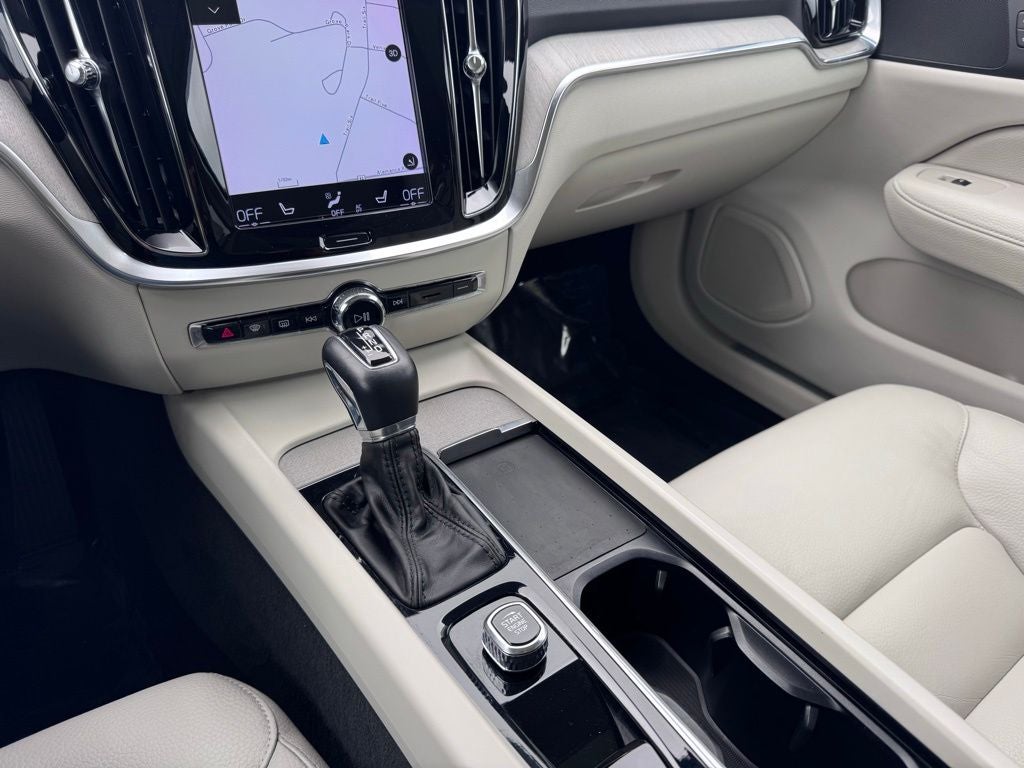 2022 Volvo V60 Cross Country T5