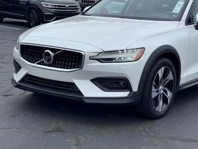 2022 Volvo V60 Cross Country T5