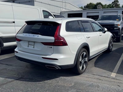 2022 Volvo V60 Cross Country T5