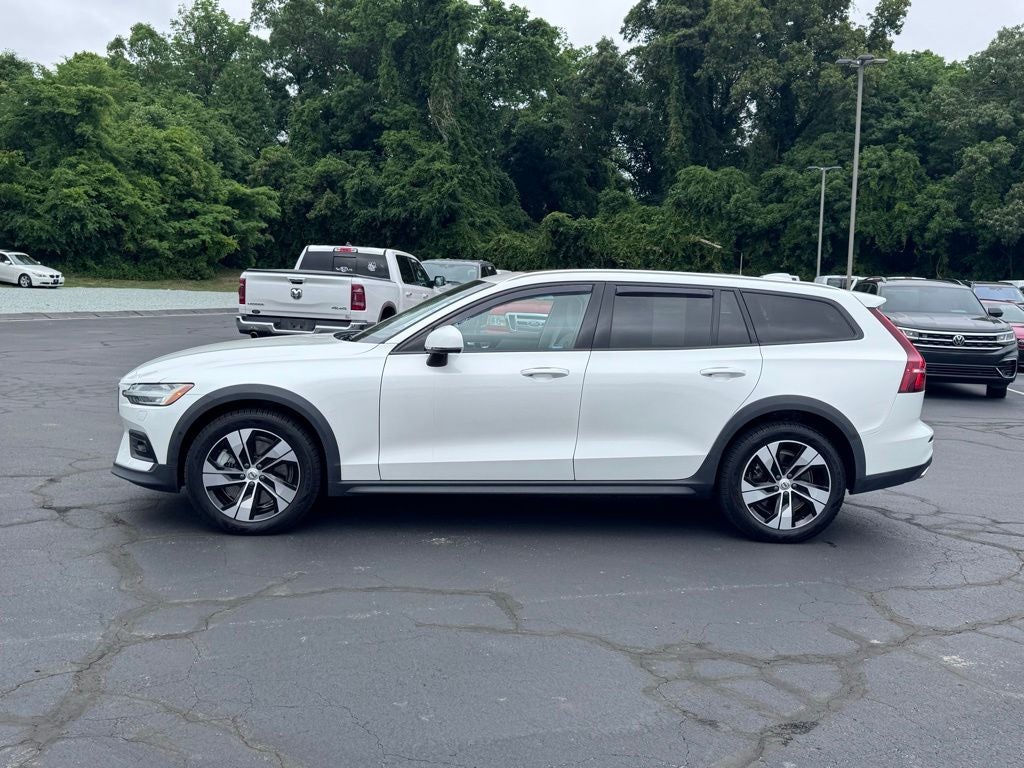 2022 Volvo V60 Cross Country T5