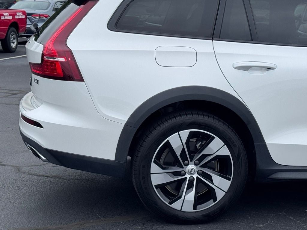 2022 Volvo V60 Cross Country T5