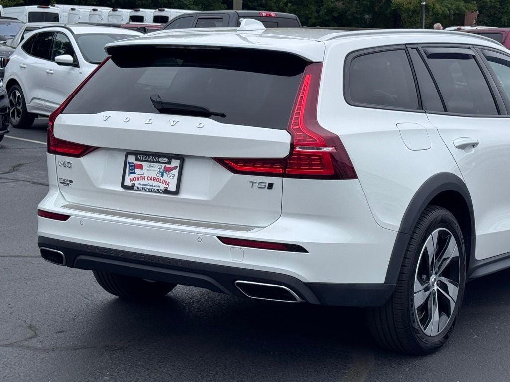 2022 Volvo V60 Cross Country T5