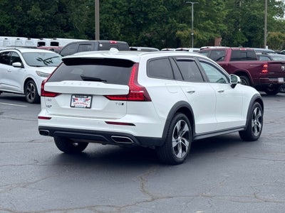 2022 Volvo V60 Cross Country T5