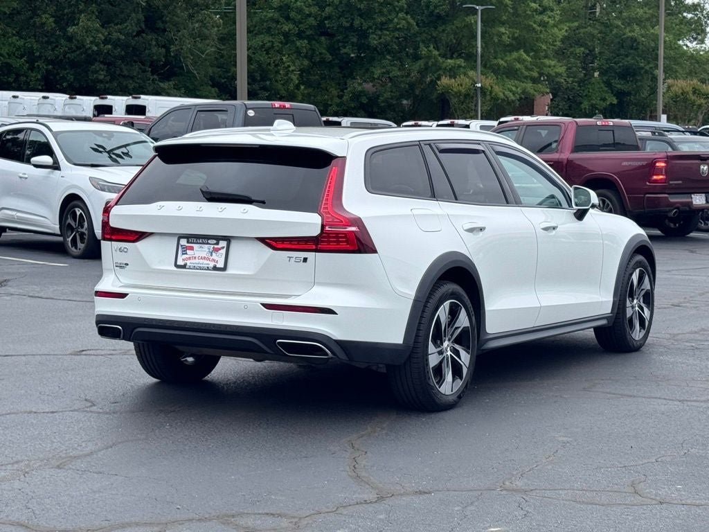 2022 Volvo V60 Cross Country T5