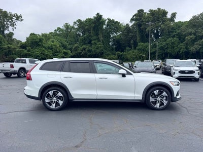 2022 Volvo V60 Cross Country T5