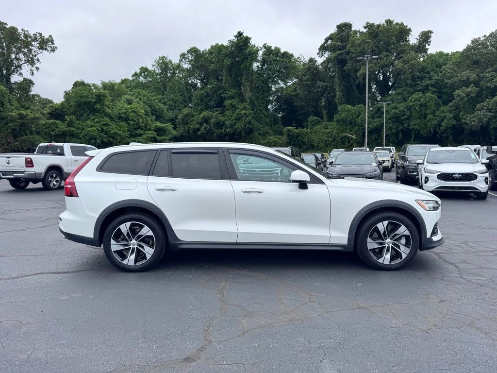 2022 Volvo V60 Cross Country T5