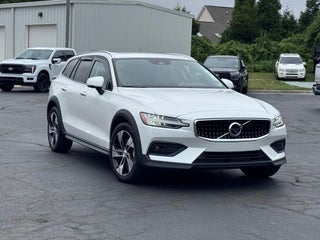 2022 Volvo V60 Cross Country T5