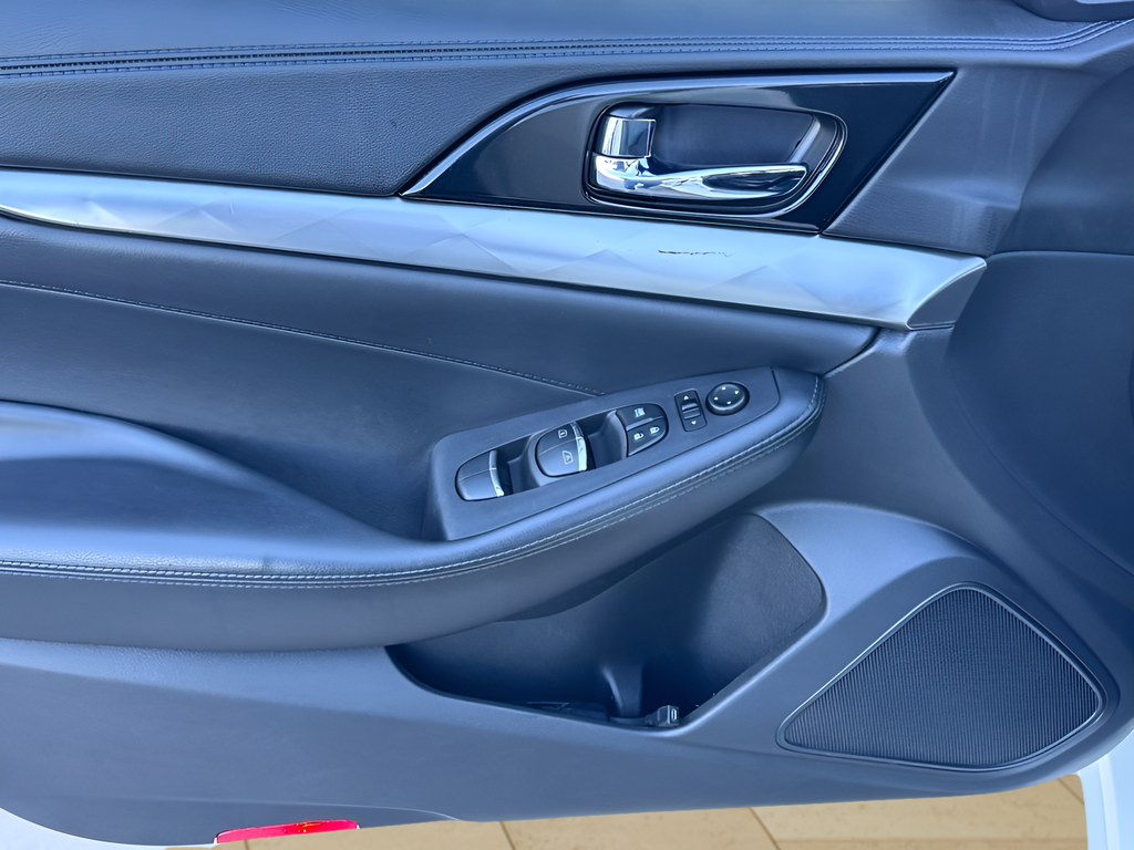 2017 Nissan Maxima SR