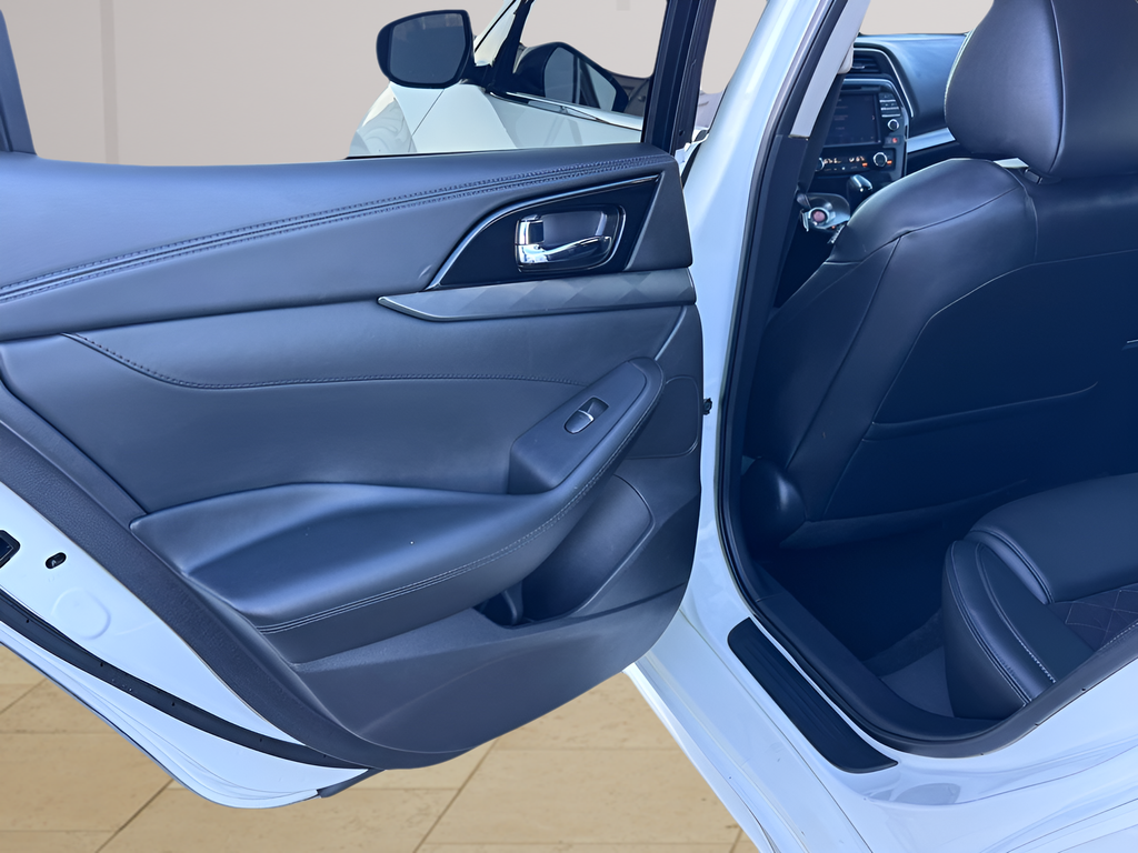 2017 Nissan Maxima SR