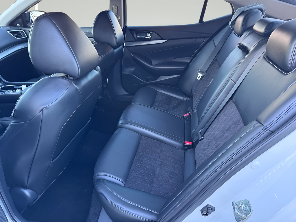 2017 Nissan Maxima SR