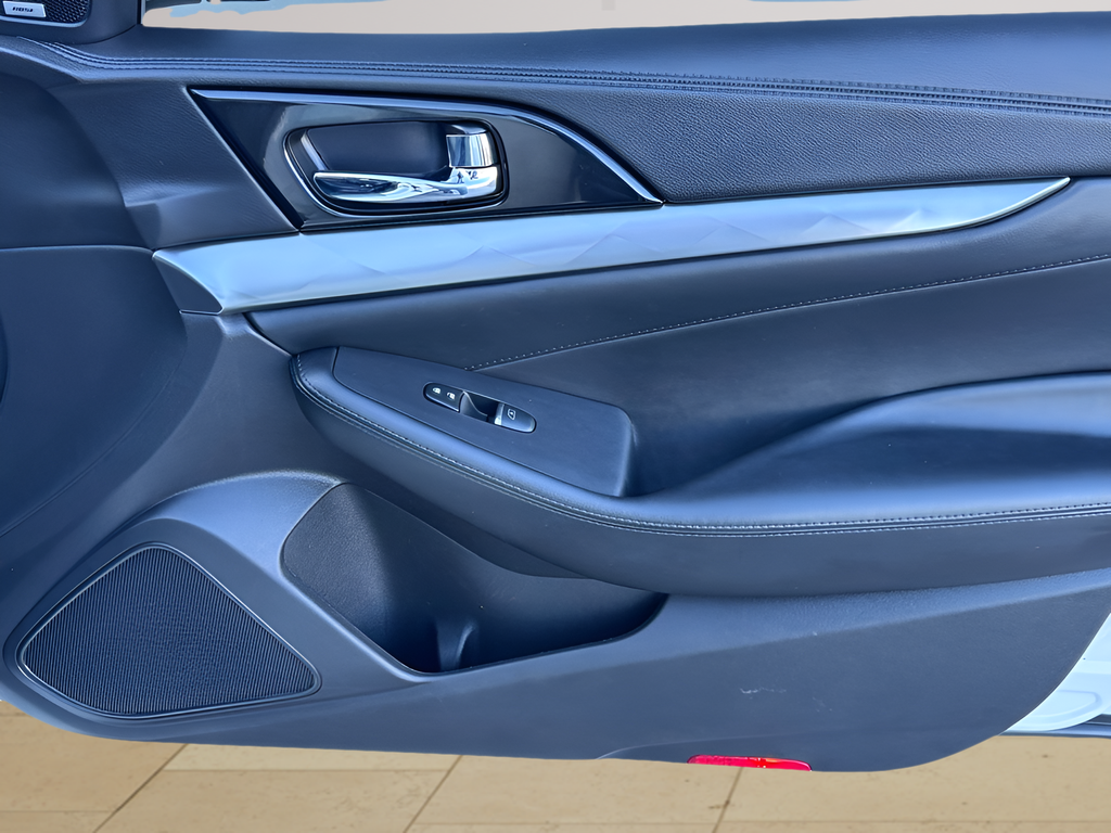 2017 Nissan Maxima SR