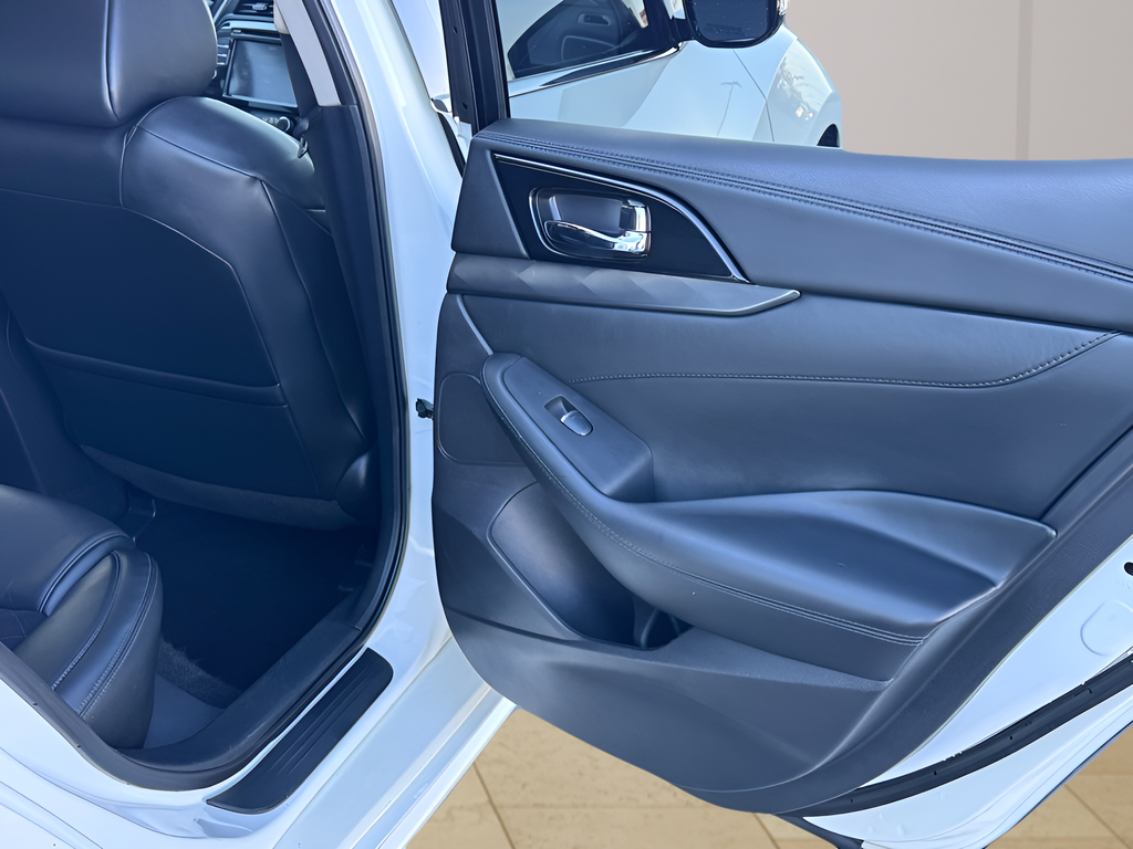 2017 Nissan Maxima SR