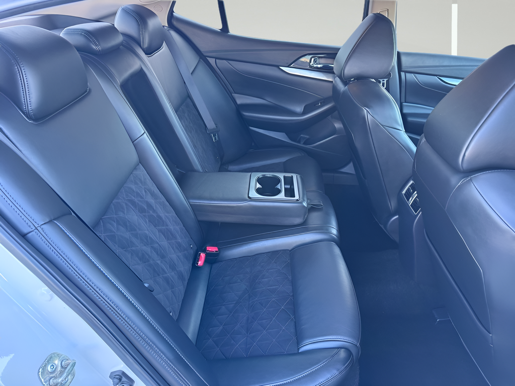 2017 Nissan Maxima SR