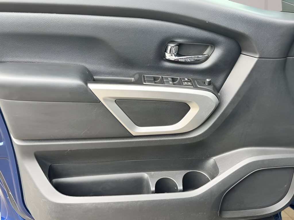 2017 Nissan Titan SV