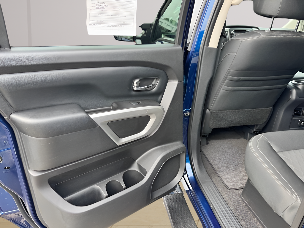 2017 Nissan Titan SV