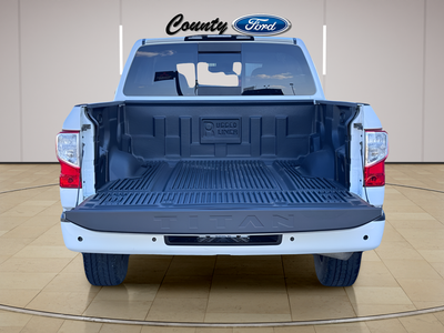 2022 Nissan Titan SV