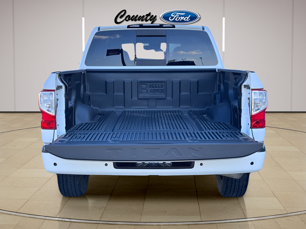 2022 Nissan Titan SV