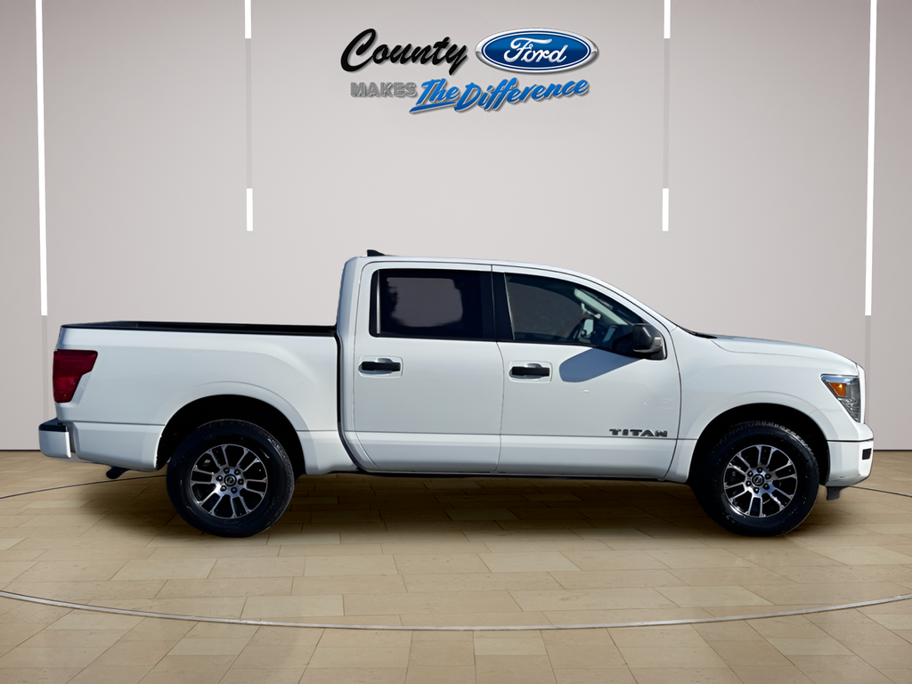 2022 Nissan Titan SV