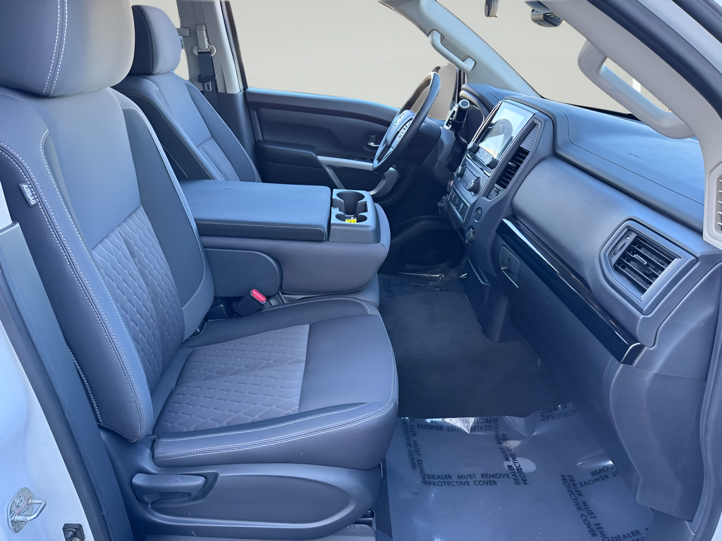 2022 Nissan Titan SV