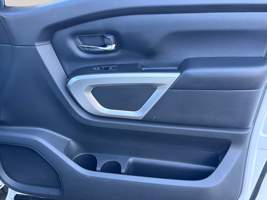 2022 Nissan Titan SV