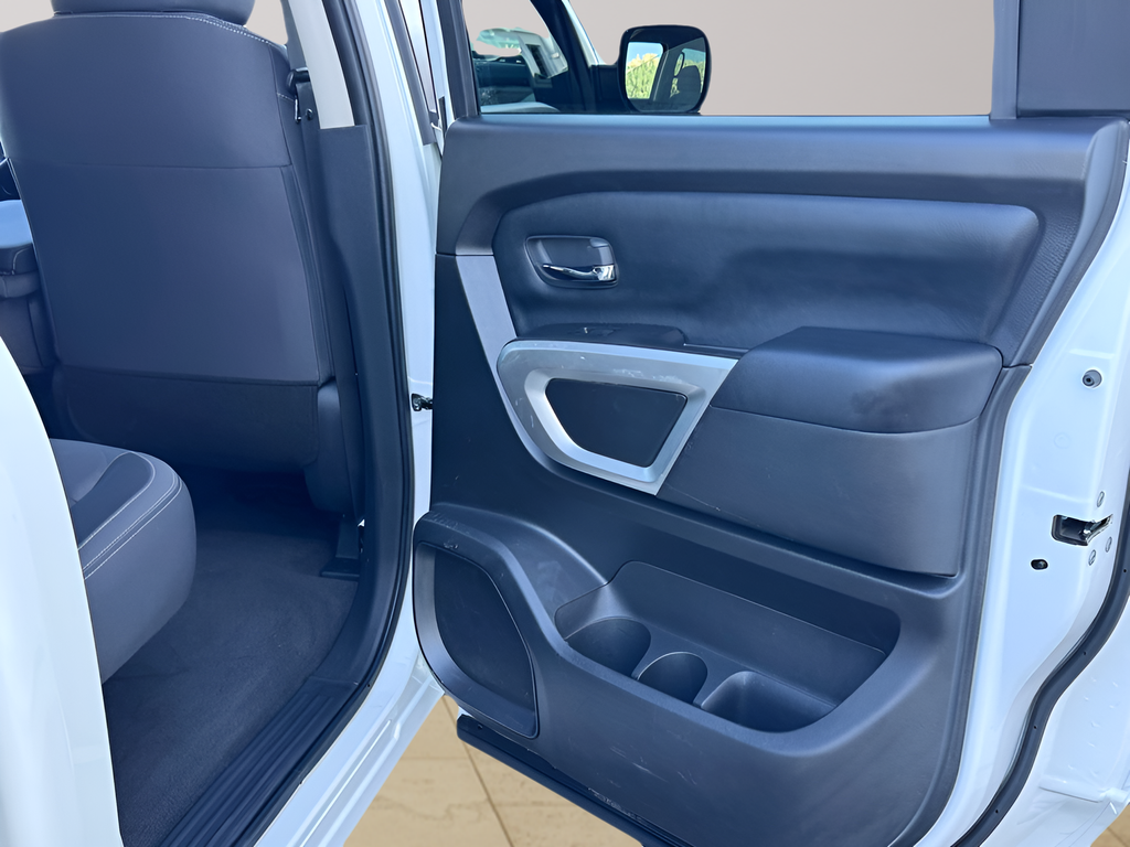 2022 Nissan Titan SV