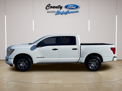 2022 Nissan Titan SV