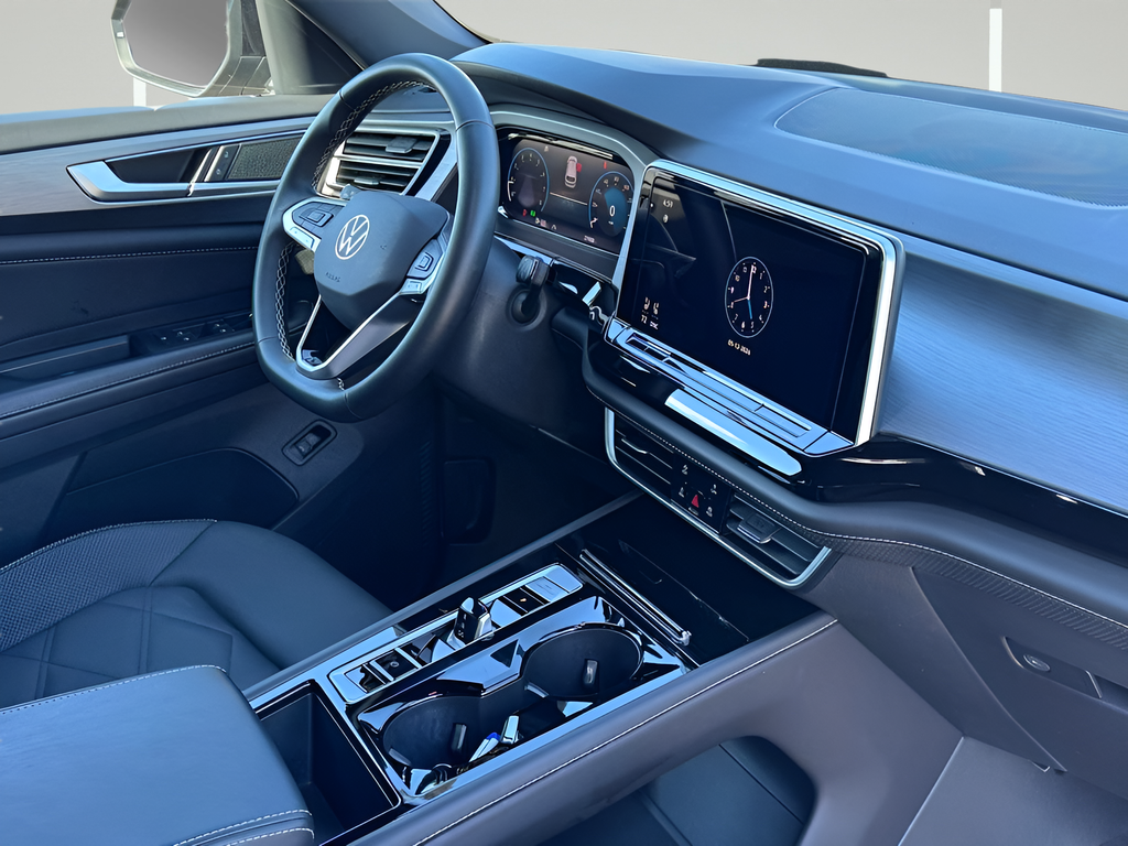 2025 Volkswagen Atlas Cross Sport 2.0T SE w/Technology