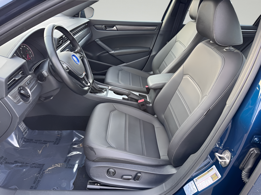 2022 Volkswagen Passat 2.0T R-Line