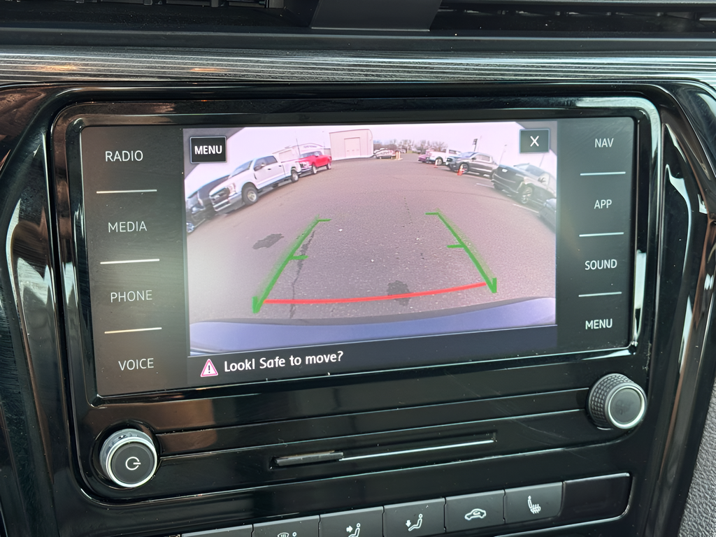 2022 Volkswagen Passat 2.0T R-Line