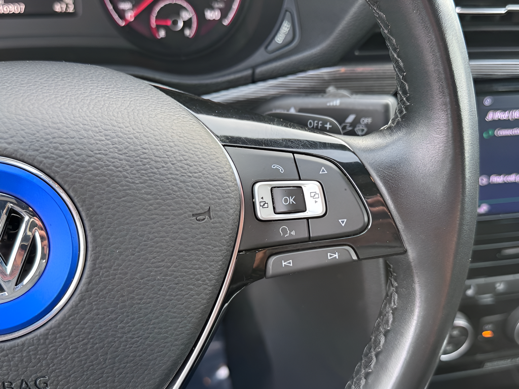 2022 Volkswagen Passat 2.0T R-Line