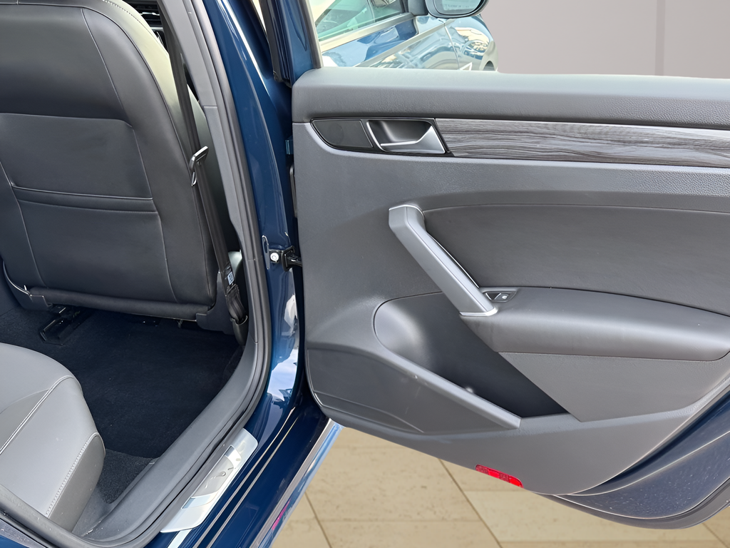 2022 Volkswagen Passat 2.0T R-Line