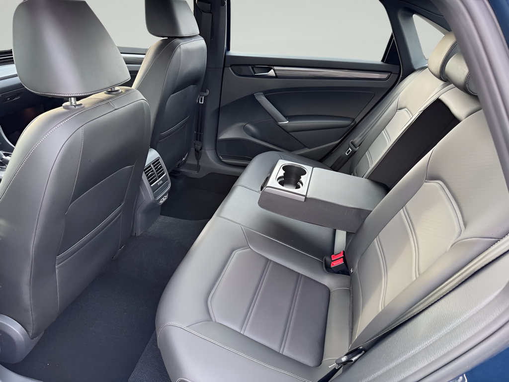 2022 Volkswagen Passat 2.0T R-Line