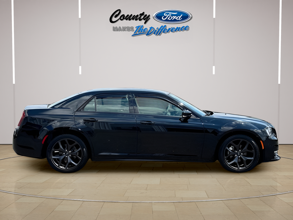 2023 Chrysler 300 Touring
