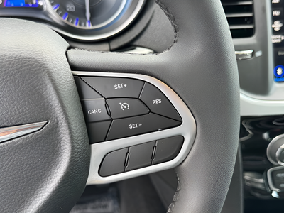 2023 Chrysler 300 Touring