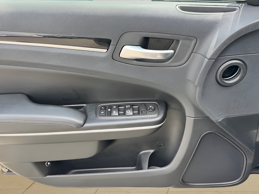 2023 Chrysler 300 Touring