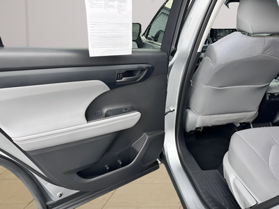 2021 Toyota Highlander LE