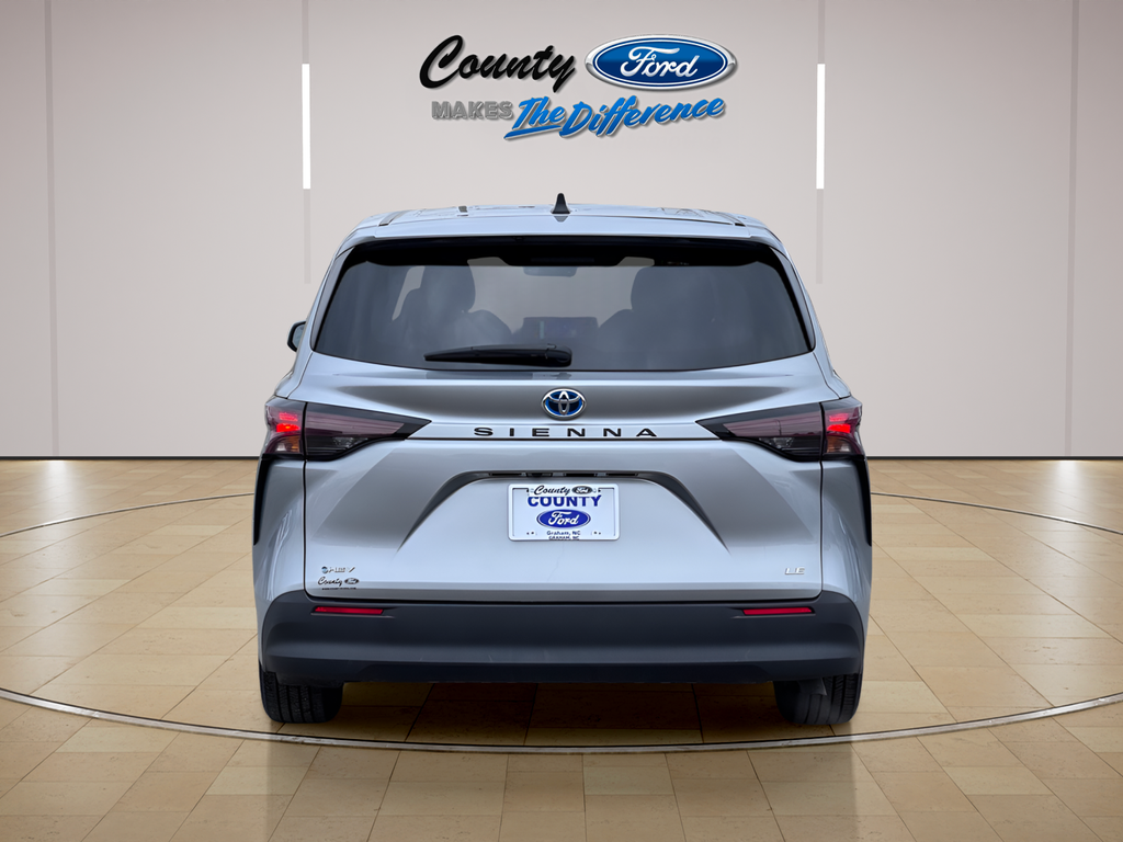 2025 Toyota Sienna LE 8 Passenger
