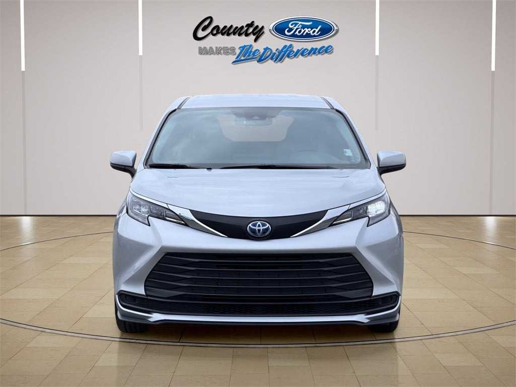 2025 Toyota Sienna LE 8 Passenger