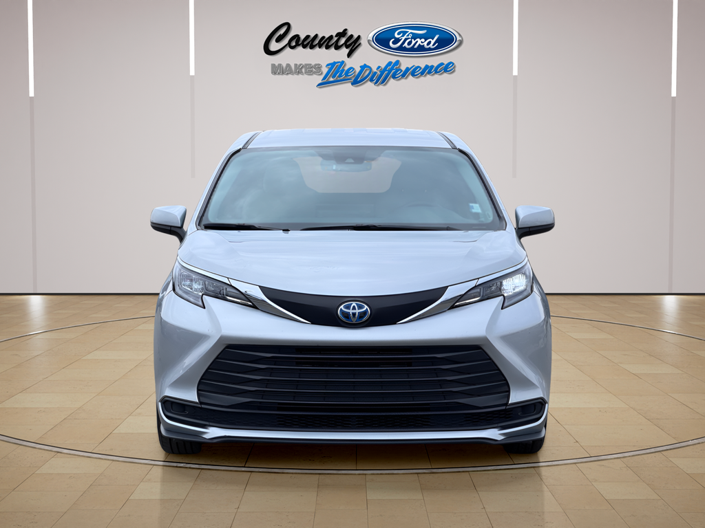 2025 Toyota Sienna LE 8 Passenger