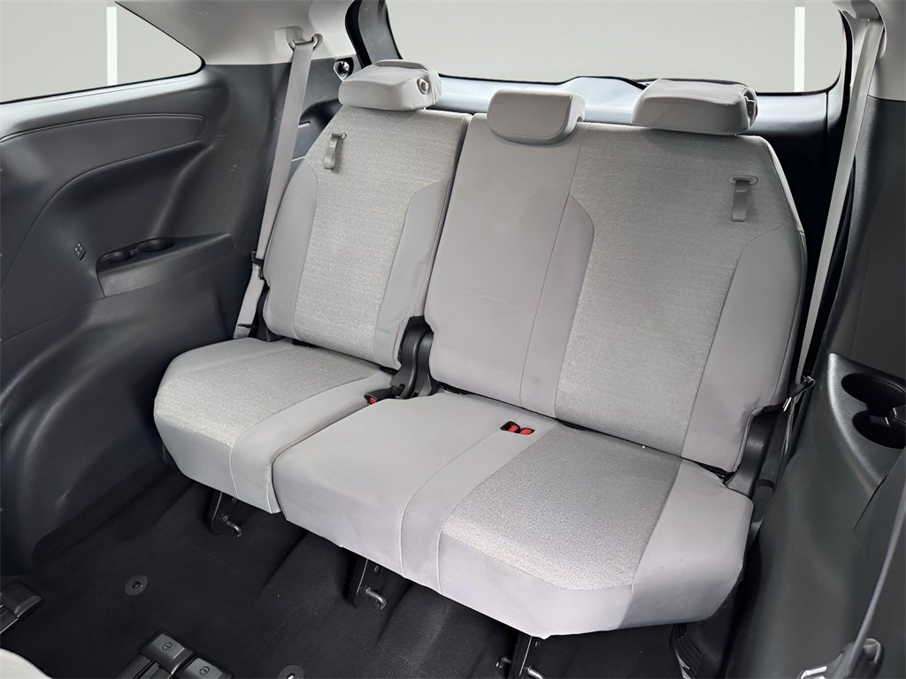 2025 Toyota Sienna LE 8 Passenger