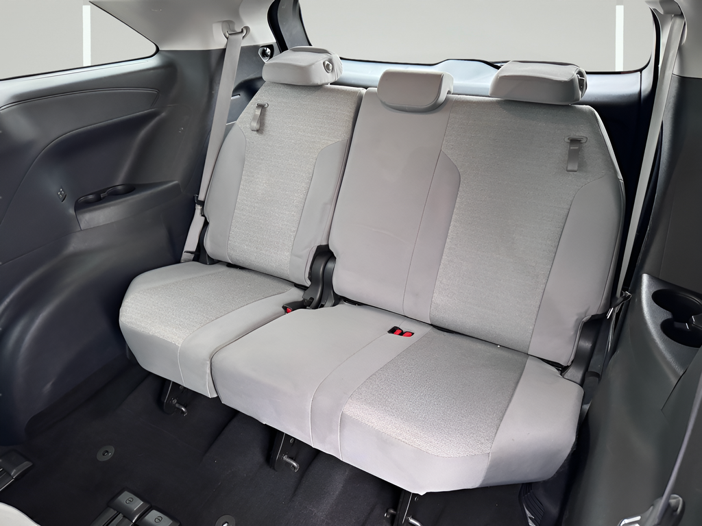 2025 Toyota Sienna LE 8 Passenger