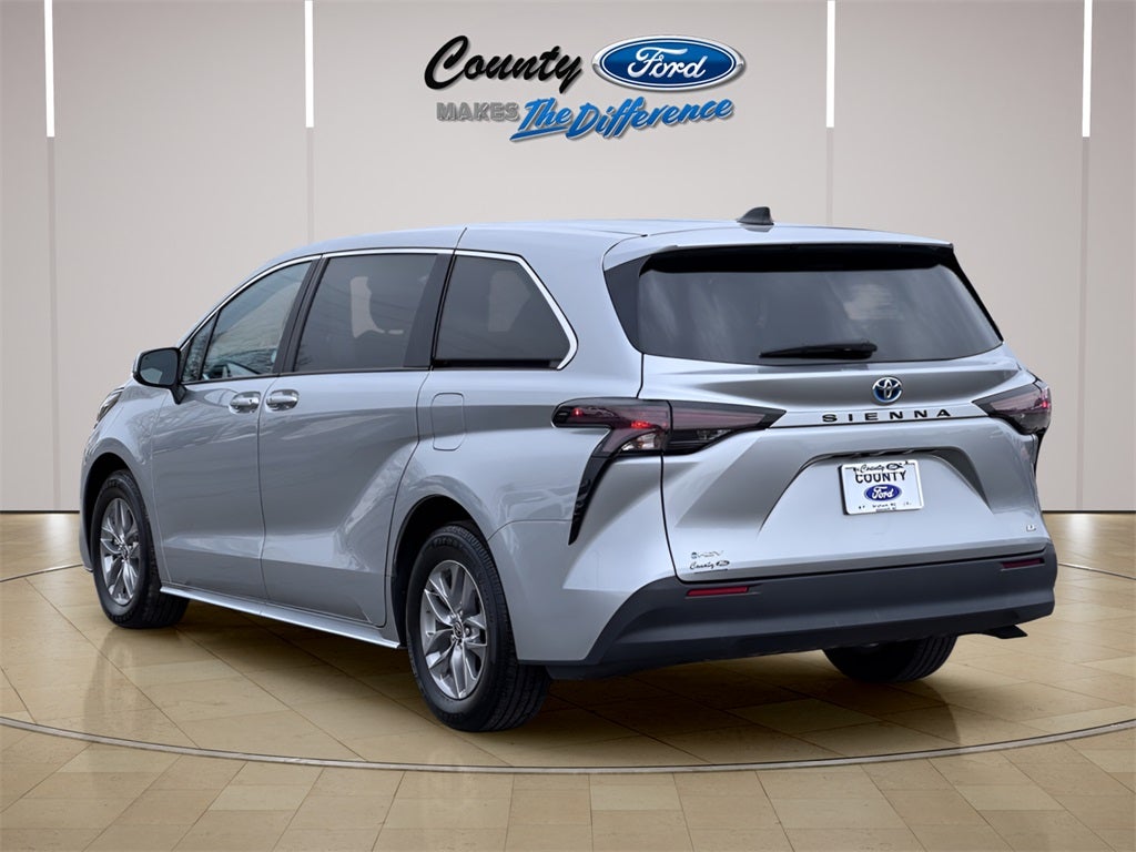 2025 Toyota Sienna LE 8 Passenger