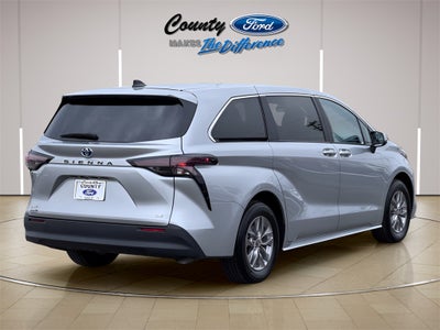 2025 Toyota Sienna LE 8 Passenger