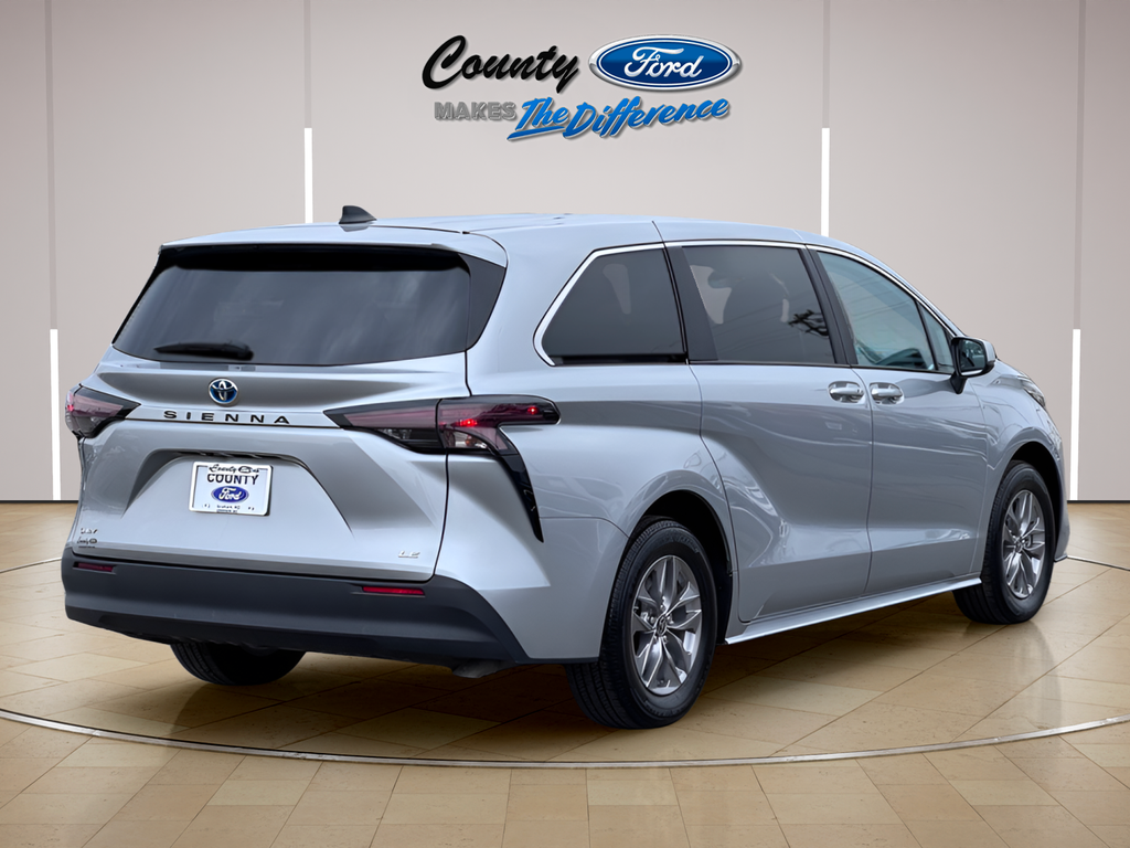 2025 Toyota Sienna LE 8 Passenger