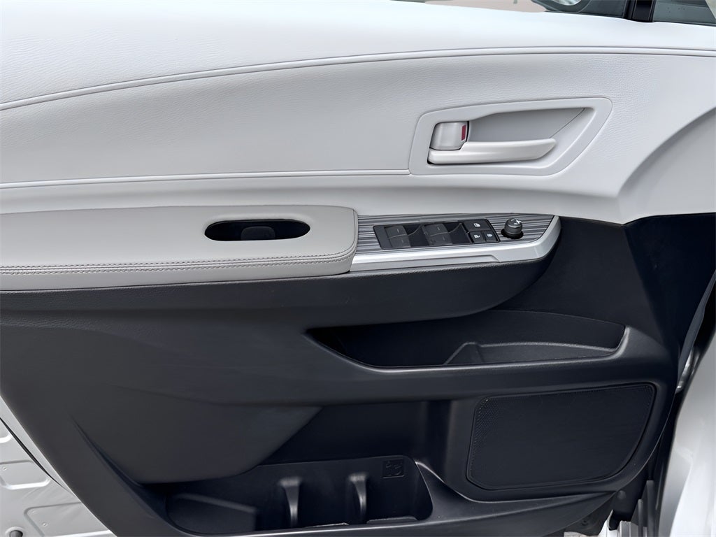 2025 Toyota Sienna LE 8 Passenger
