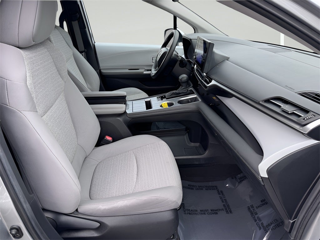 2025 Toyota Sienna LE 8 Passenger