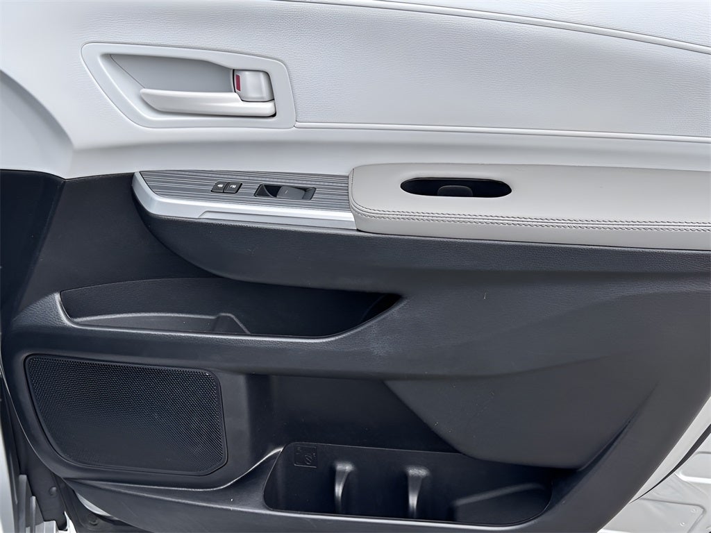 2025 Toyota Sienna LE 8 Passenger