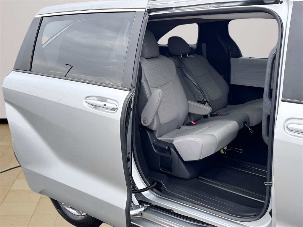 2025 Toyota Sienna LE 8 Passenger